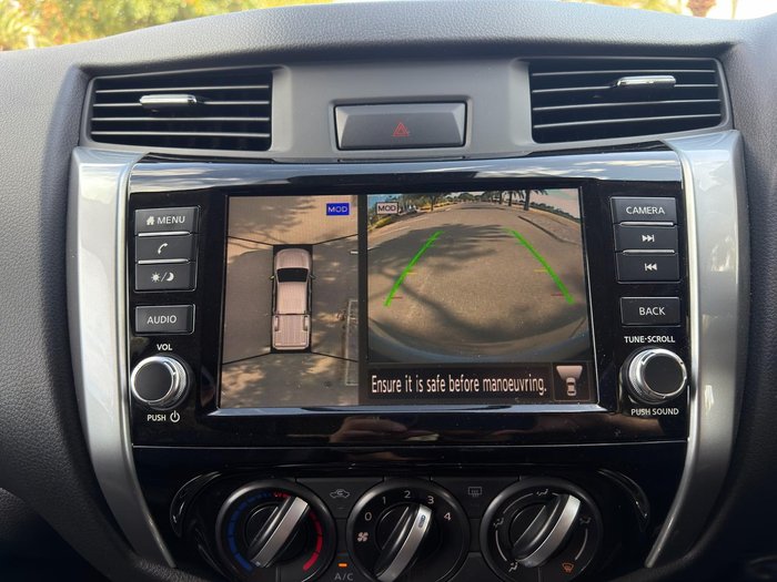 2024 Nissan Navara ST