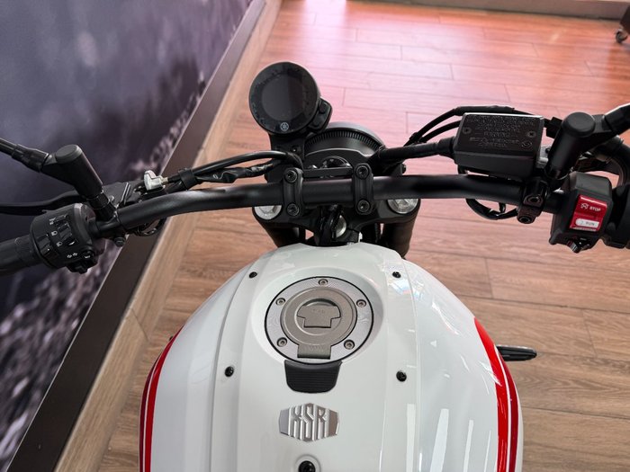 2025 Yamaha XSR700