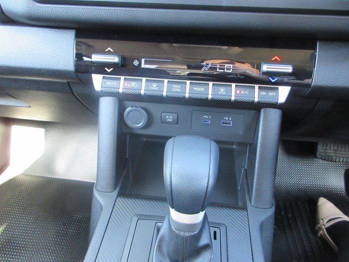 2025 Mitsubishi Triton GLX+