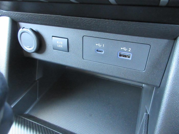 2025 Mitsubishi Triton GLX+