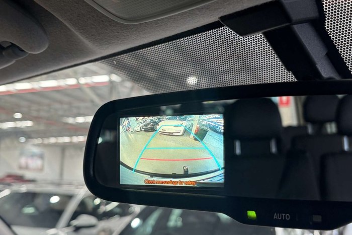 2016 Toyota Hiace Commuter