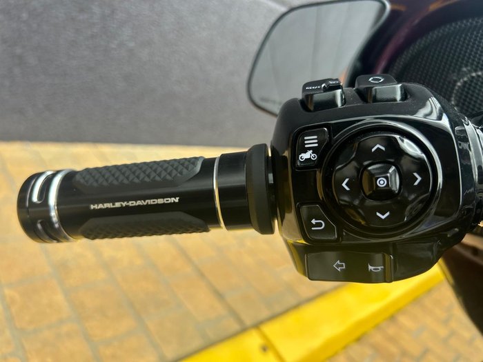 2025 Harley-Davidson CVO Street Glide 121 (FLHXSE) Touring