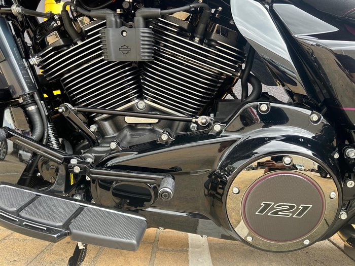 2025 Harley-Davidson CVO Street Glide 121 (FLHXSE) Touring