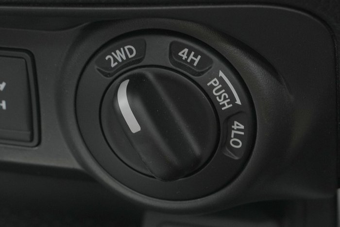 2022 Nissan Navara SL