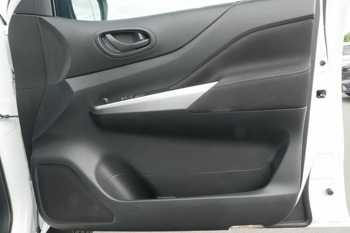 2022 Nissan Navara SL