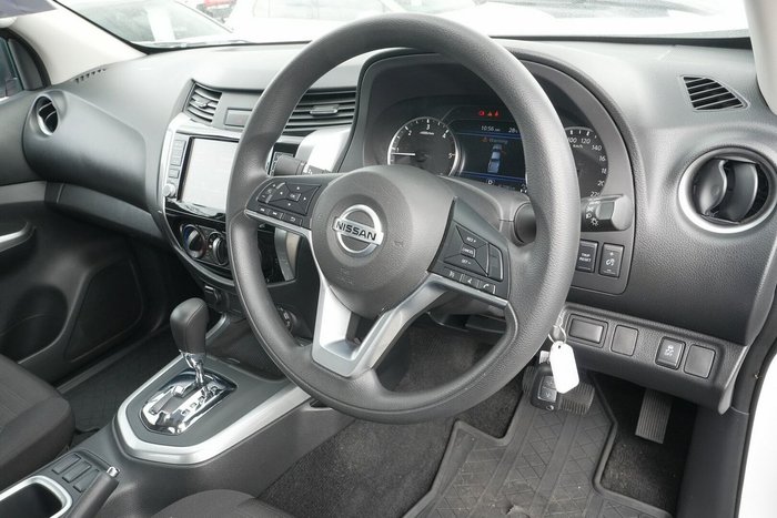 2022 Nissan Navara SL