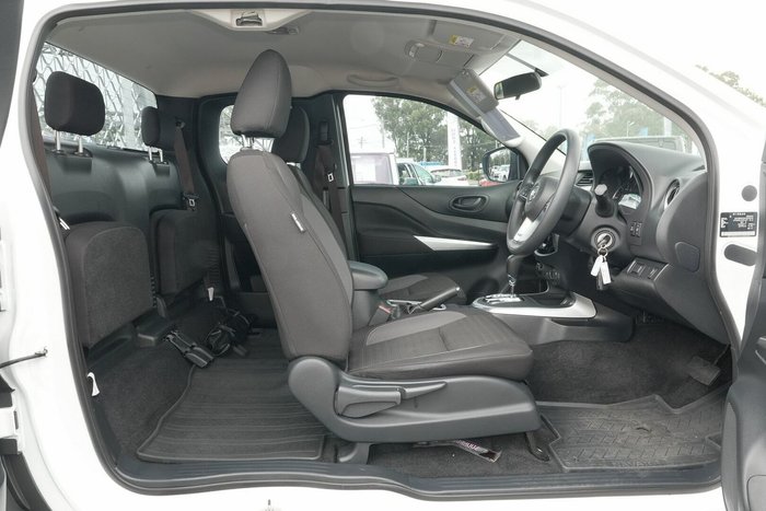 2022 Nissan Navara SL