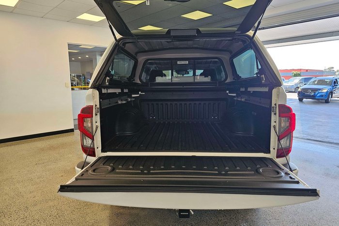 2023 Nissan Navara ST-X