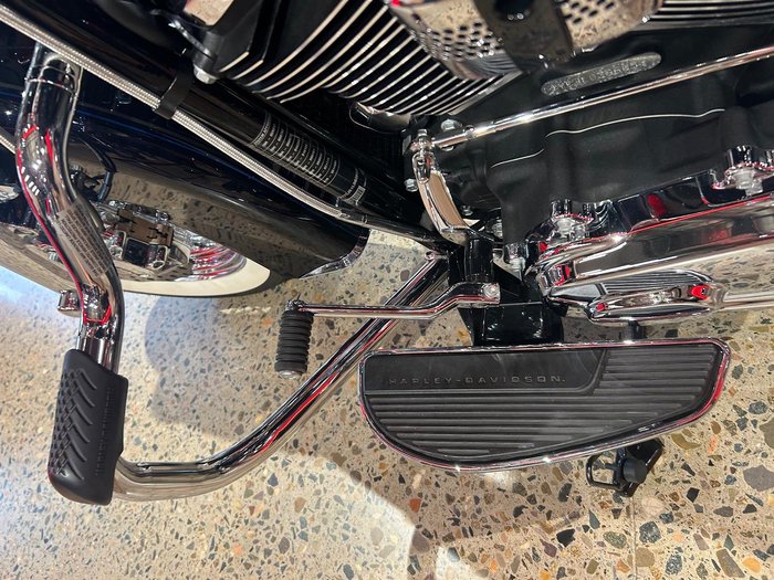 2020 Harley-Davidson Deluxe 107 (FLDE) Softail Blue