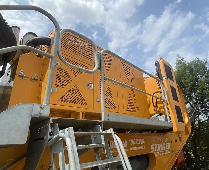 2023 Striker CQ400 Yellow