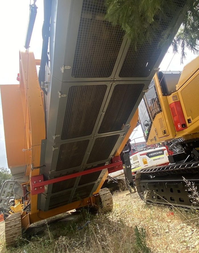 2023 Striker CQ400 Yellow