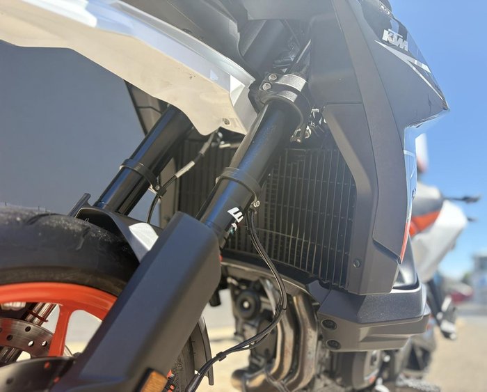2023 KTM 890 SMT