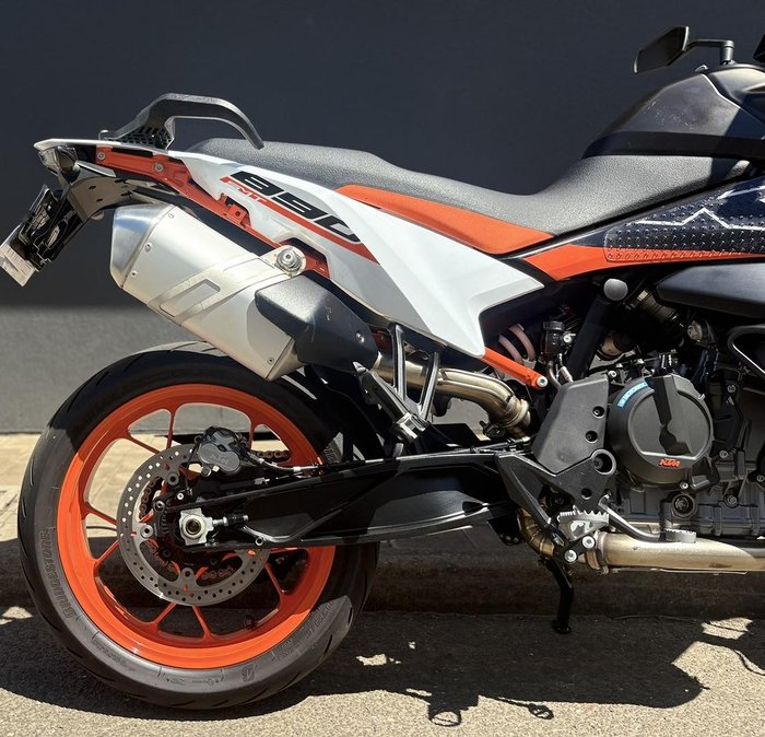 2023 KTM 890 SMT