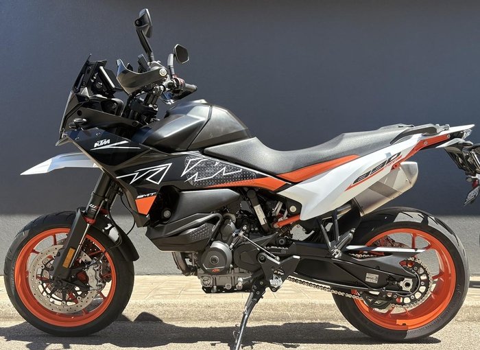 2023 KTM 890 SMT