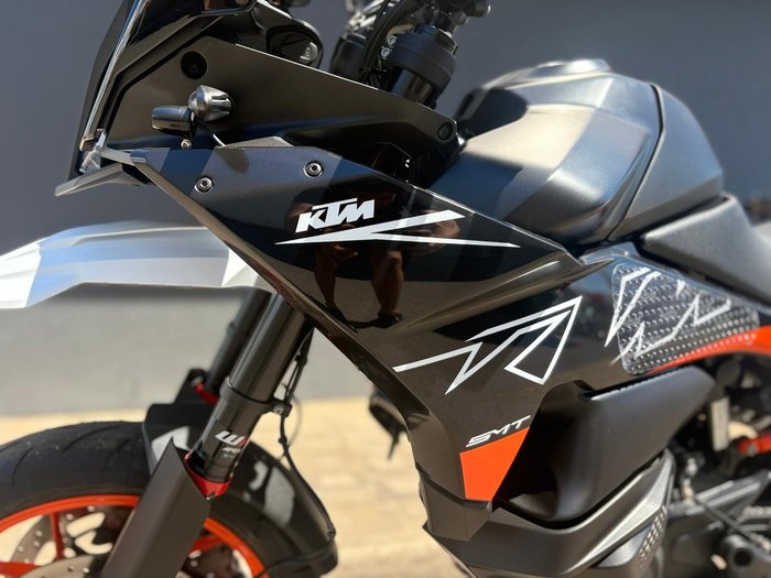 2023 KTM 890 SMT