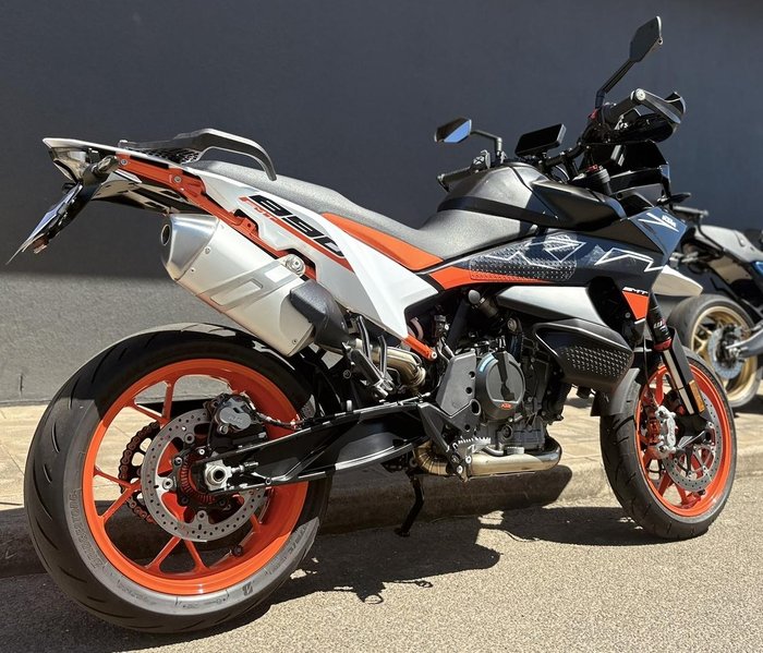 2023 KTM 890 SMT