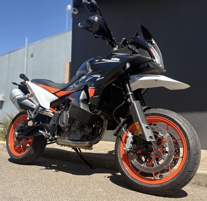 2023 KTM 890 SMT