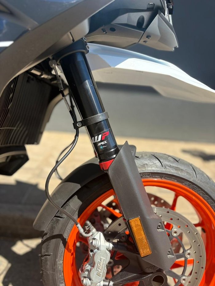 2023 KTM 890 SMT
