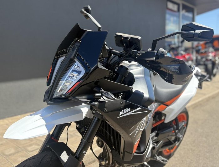 2023 KTM 890 SMT
