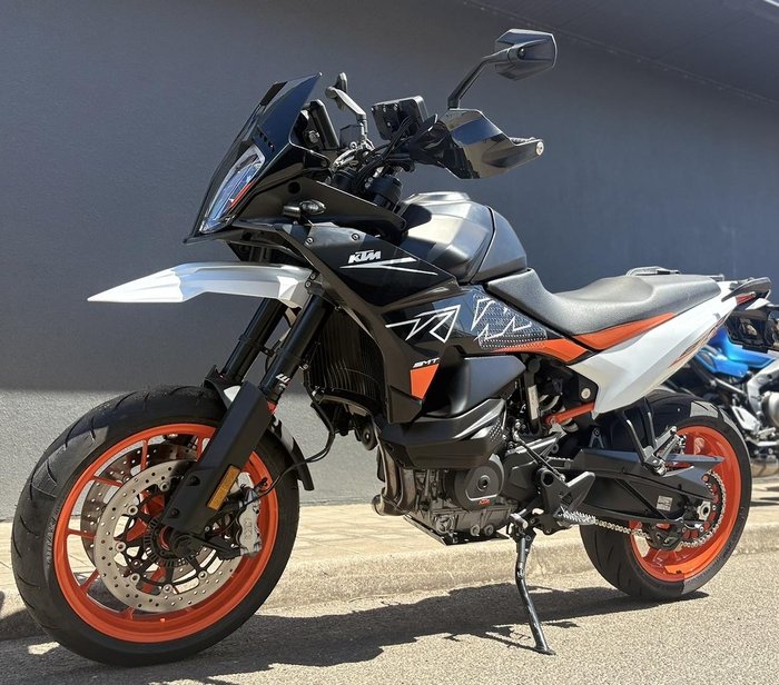 2023 KTM 890 SMT