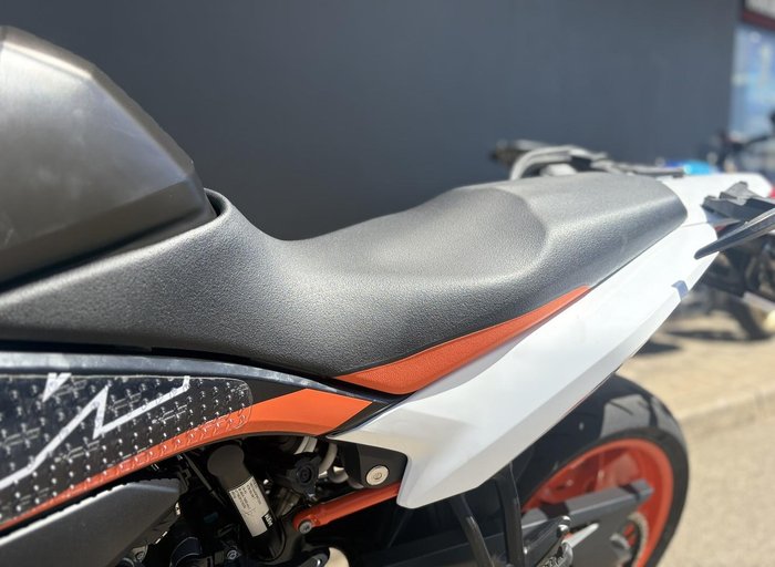 2023 KTM 890 SMT