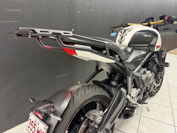 2022 TRIUMPH TRIDENT 660 White