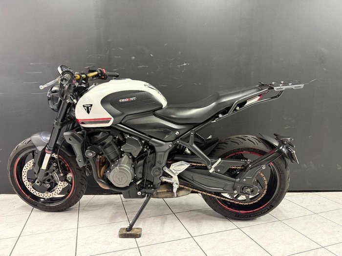 2022 TRIUMPH TRIDENT 660 White