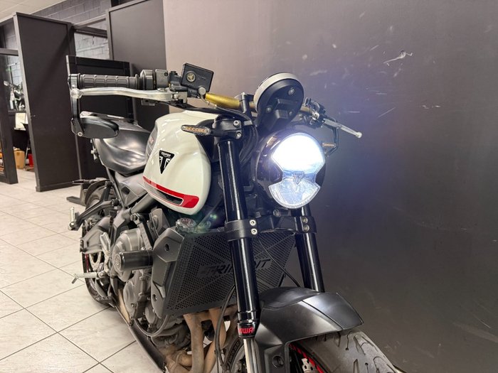 2022 TRIUMPH TRIDENT 660 White