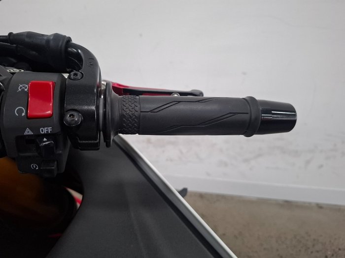 2021 Yamaha YZF-R7LA White