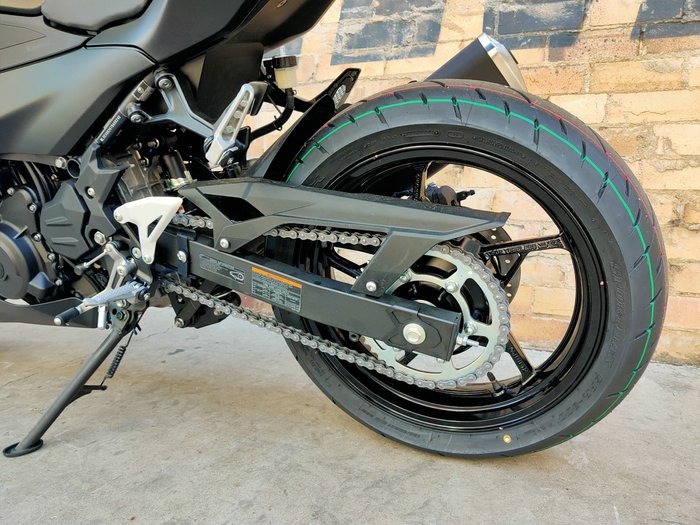 2026 KAWASAKI NINJA 500 (EX500G) ROAD BLACK