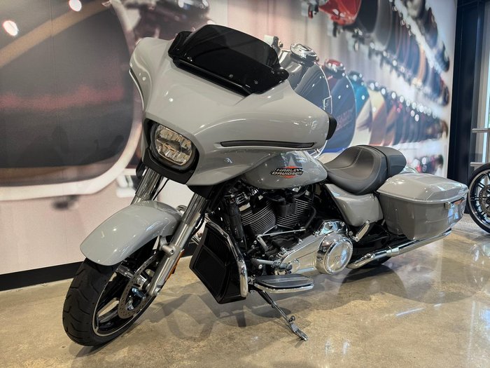 2025 Harley-Davidson Street Glide 117 (FLHX) Touring