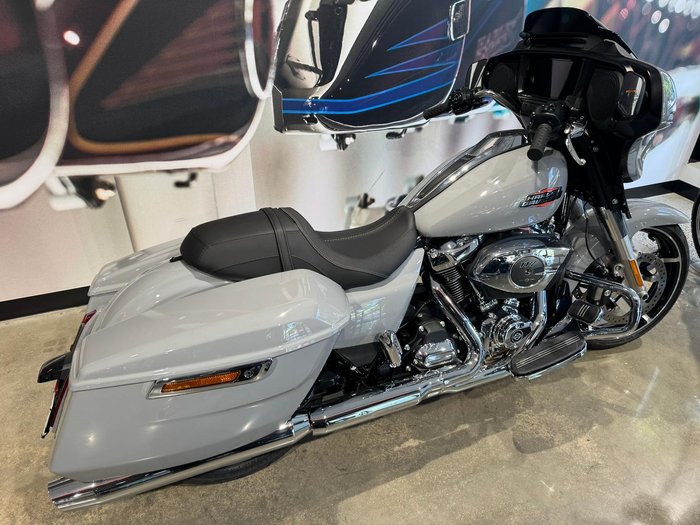 2025 Harley-Davidson Street Glide 117 (FLHX) Touring