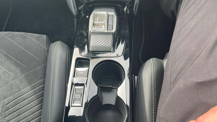 2024 Peugeot 2008 GT Hybrid