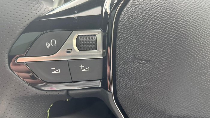 2024 Peugeot 2008 GT Hybrid