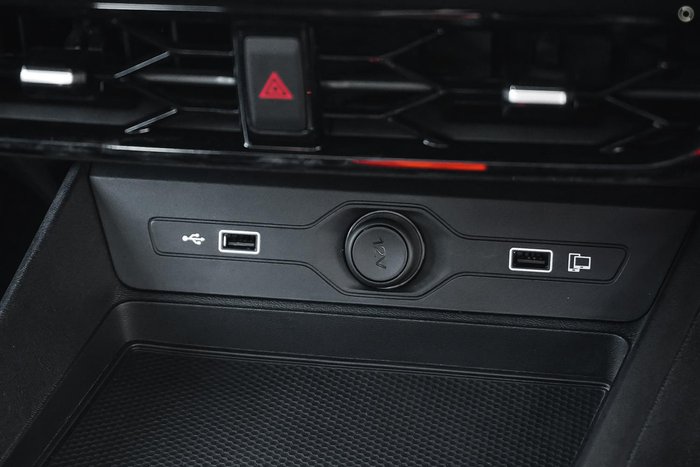 2025 MG MG5 Essence MY25 Dover White