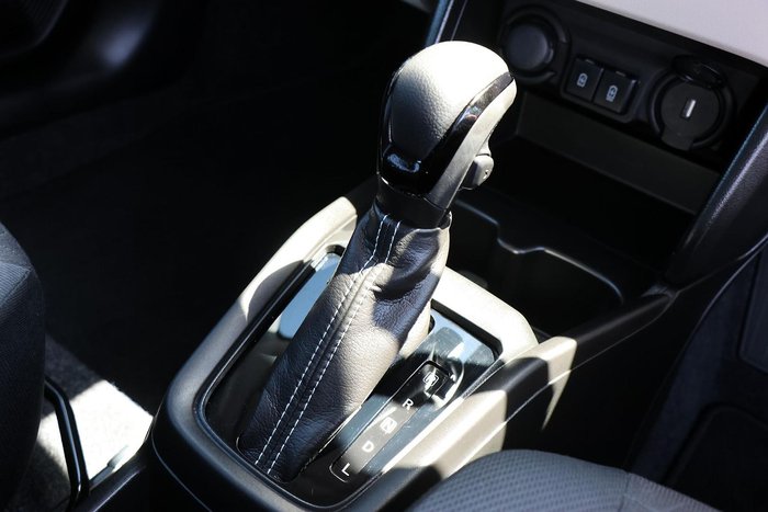 2025 Suzuki Swift Hybrid Plus UZ Premium Silver