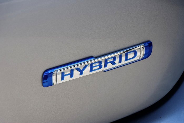 2025 Suzuki Swift Hybrid Plus UZ Premium Silver