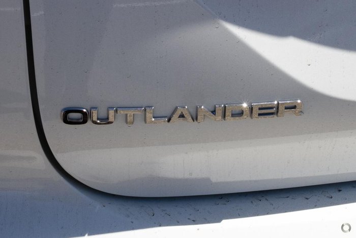 2025 Mitsubishi Outlander ES ZM MY24 White