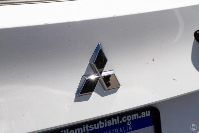 2025 Mitsubishi Outlander ES ZM MY24 White