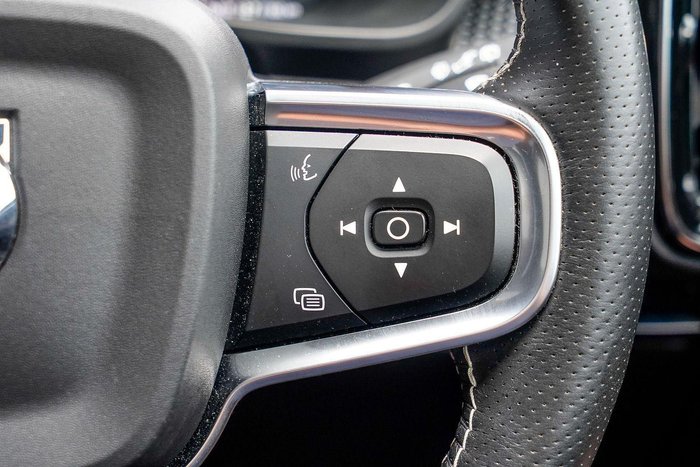 2021 Volvo XC40 T5 R-Design