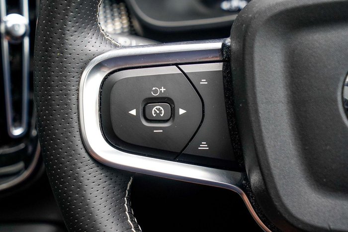 2021 Volvo XC40 T5 R-Design