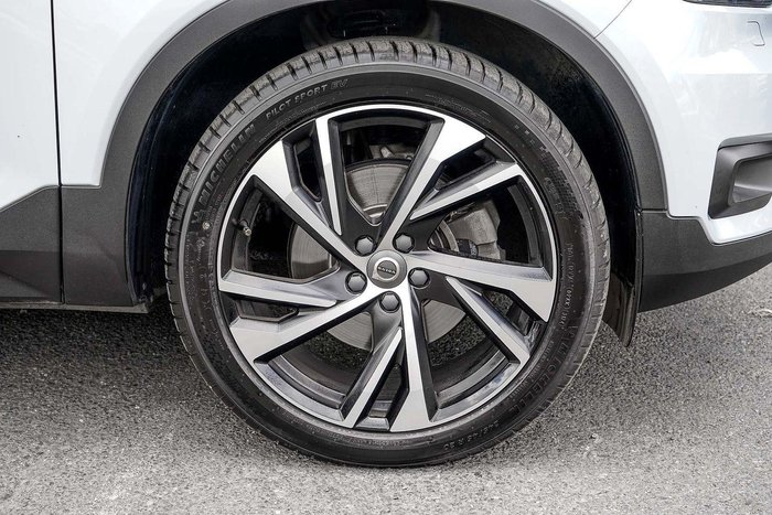 2021 Volvo XC40 T5 R-Design