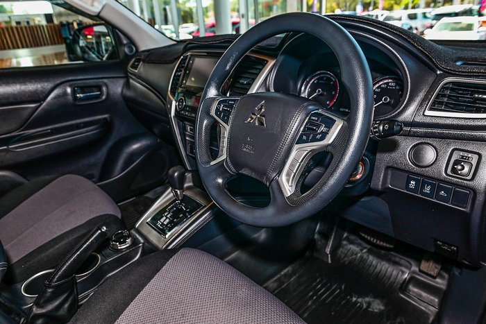 2022 Mitsubishi Triton GLX+