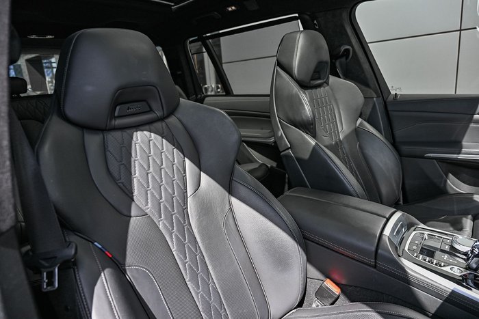2022 BMW X7 M50i