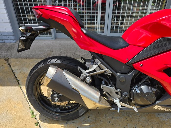2016 Kawasaki NINJA 300 Red