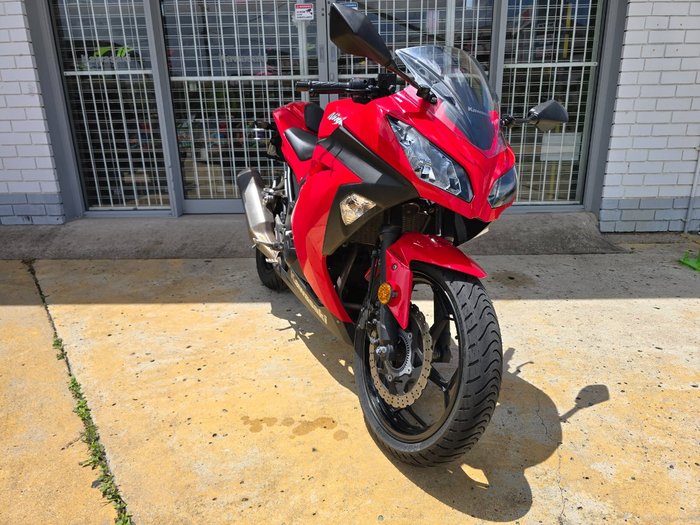 2016 Kawasaki NINJA 300 Red