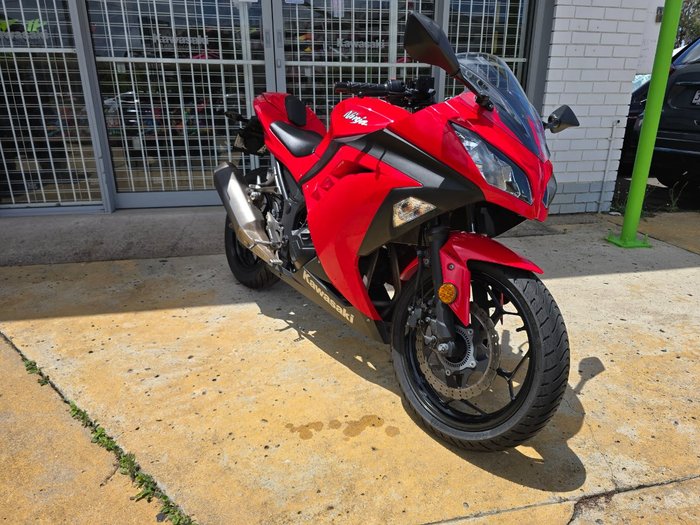 2016 Kawasaki NINJA 300 Red