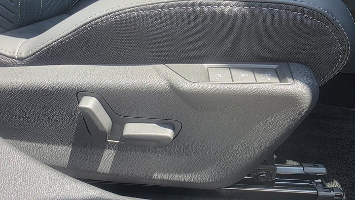 2025 Peugeot 2008 GT Hybrid