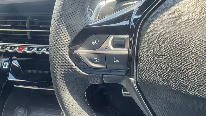 2025 Peugeot 2008 GT Hybrid