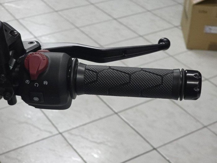 2025 Royal Enfield 2025 Royal Enfield 450CC GUERILLA 450 Road Silver